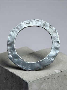 💖 Biche de Bère Paris Hammered Silver Tone Bangle 💖